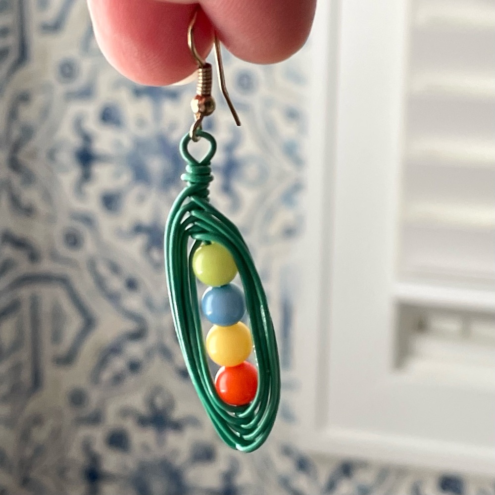 Vtg/modern artisan style peas in a pod dangle earrings whimsical wearable art - Picture 7 of 8